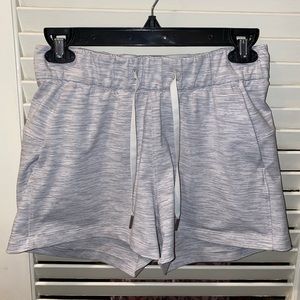 Lululemon On The Fly Short 2.5” Size 4